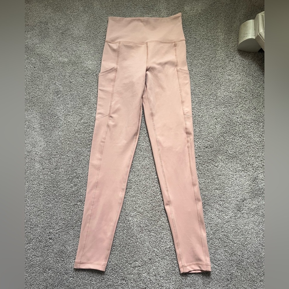 The “Everything-Pocket” American Eagle Pink Leggings
